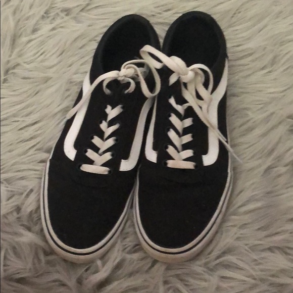 all black vans with white stripe
